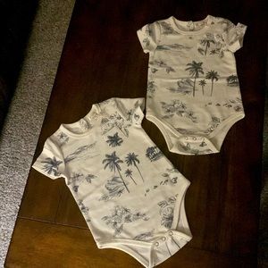 Infant 6-9mo one piece bodysuit Hawaiian print. New without tags
